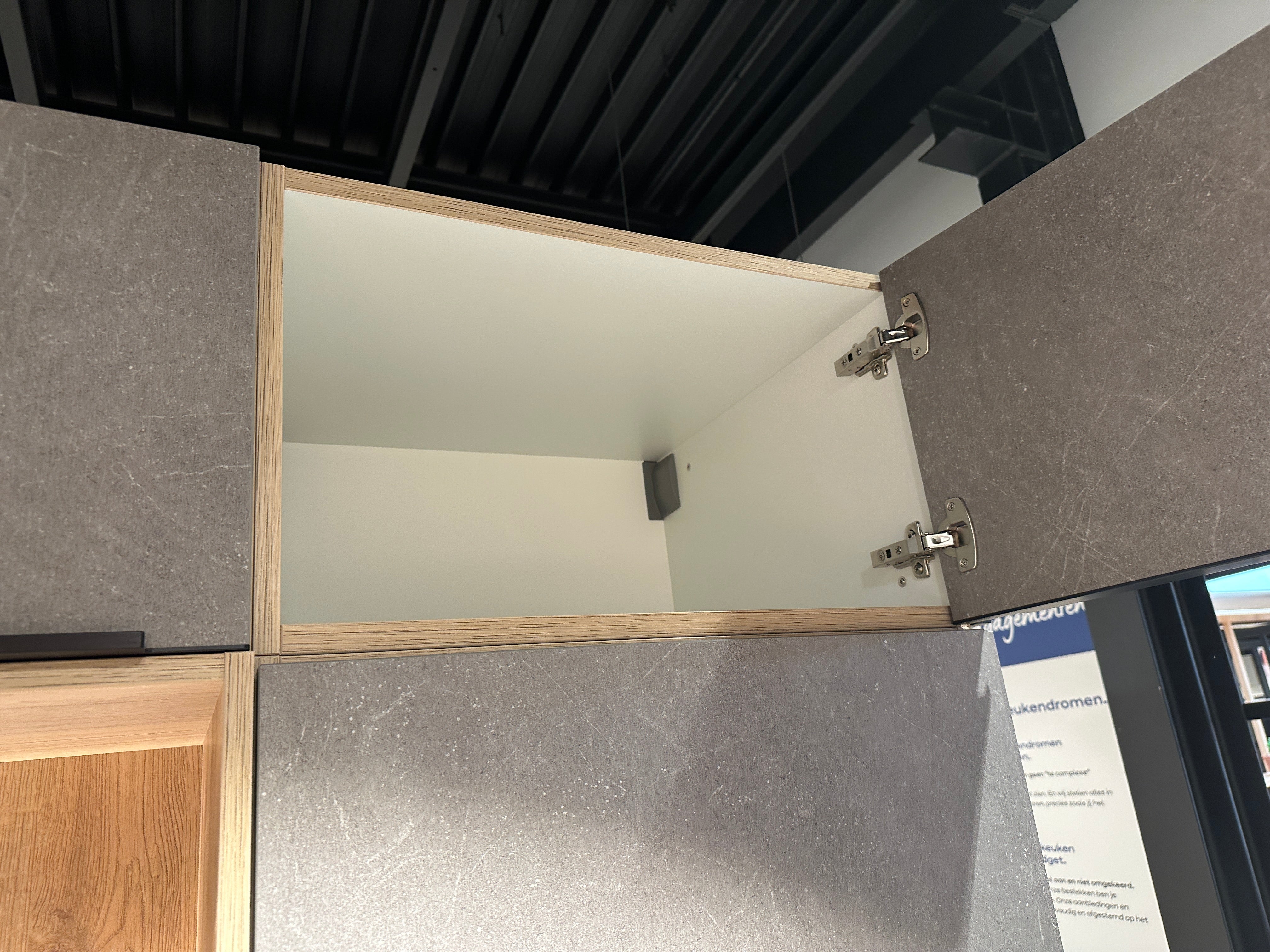 02118 - Beton grijze eilandkeuken