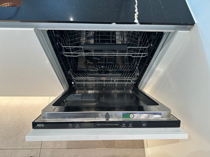 02256 - Moderne eilandkeuken met tv meubel