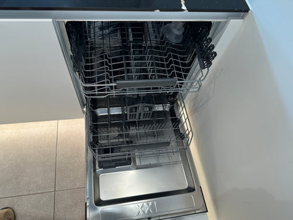 02256 - Moderne eilandkeuken met tv meubel