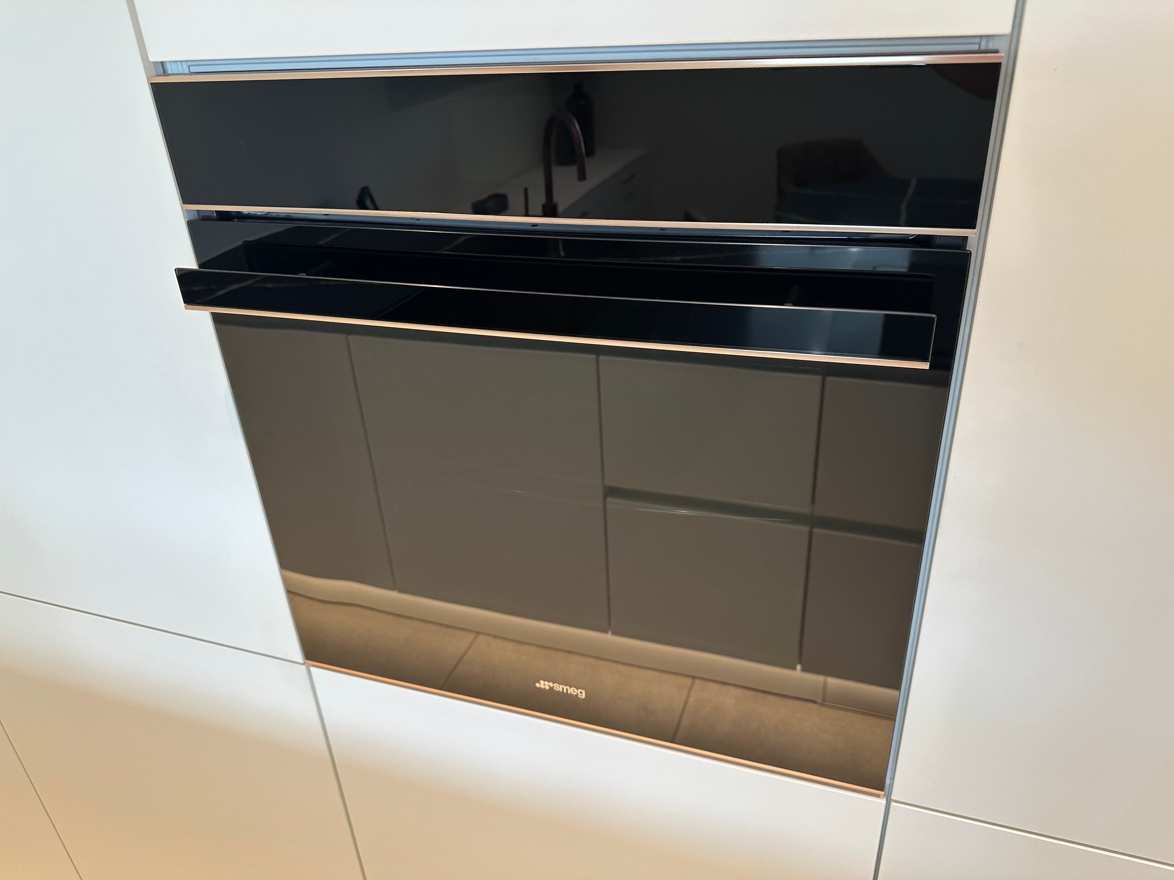 02256 - Moderne eilandkeuken met tv meubel