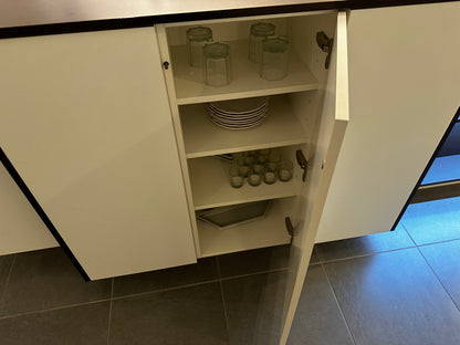 33995 - Witte eilandkeuken met composiet blad