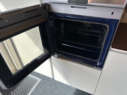01716 - Witte schiereiland keuken met Gaggenau