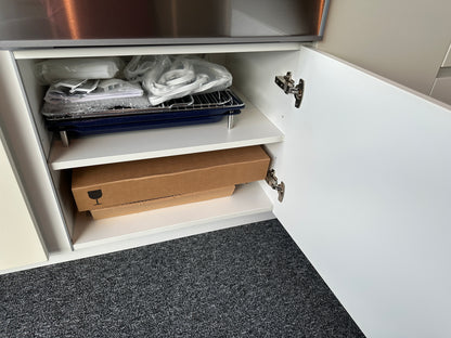 01716 - Witte schiereiland keuken met Gaggenau