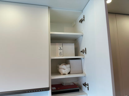 01716 - Witte schiereiland keuken met Gaggenau