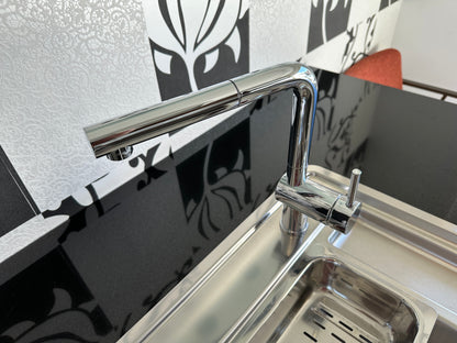 01720 - Witte eilandkeuken met bar