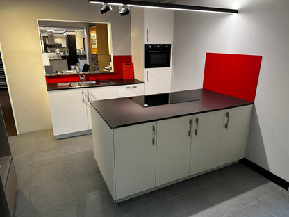 33997 - Witte eilandkeuken met dekton blad