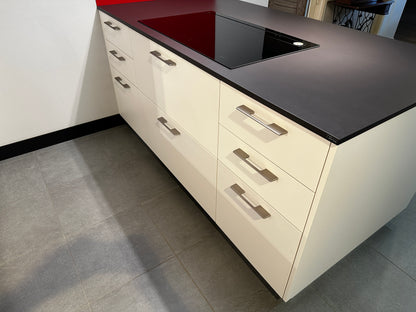 33997 - Witte eilandkeuken met dekton blad