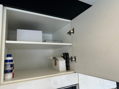 01720 - Witte eilandkeuken met bar
