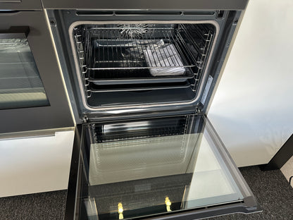 01720 - Witte eilandkeuken met bar