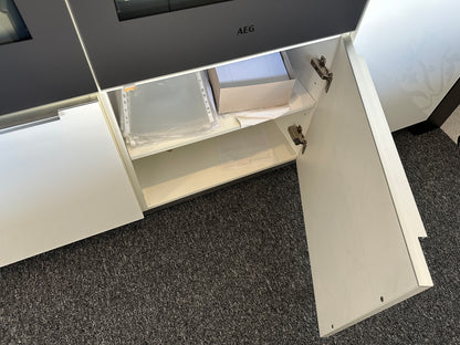 01720 - Witte eilandkeuken met bar