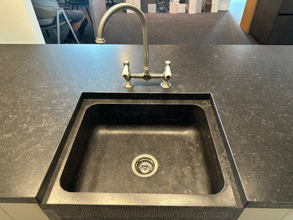 01706 - Witte schiereiland keuken met bar