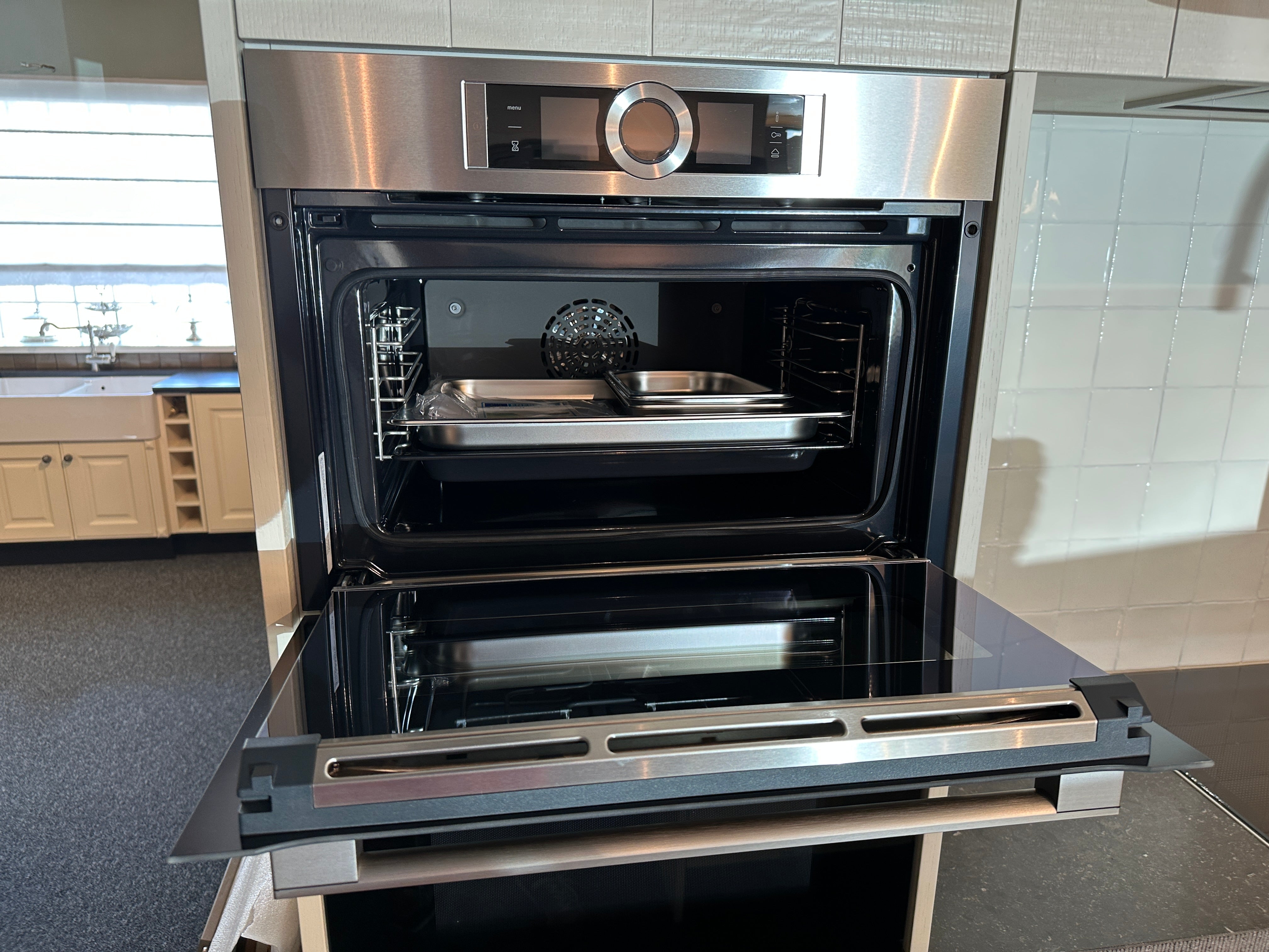 01706 - Witte schiereiland keuken met bar