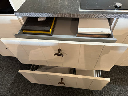 01706 - Witte schiereiland keuken met bar