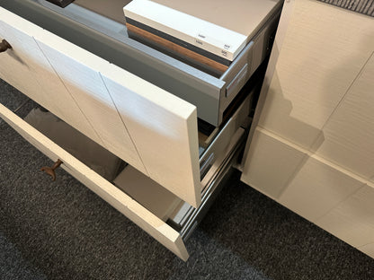 01706 - Witte schiereiland keuken met bar