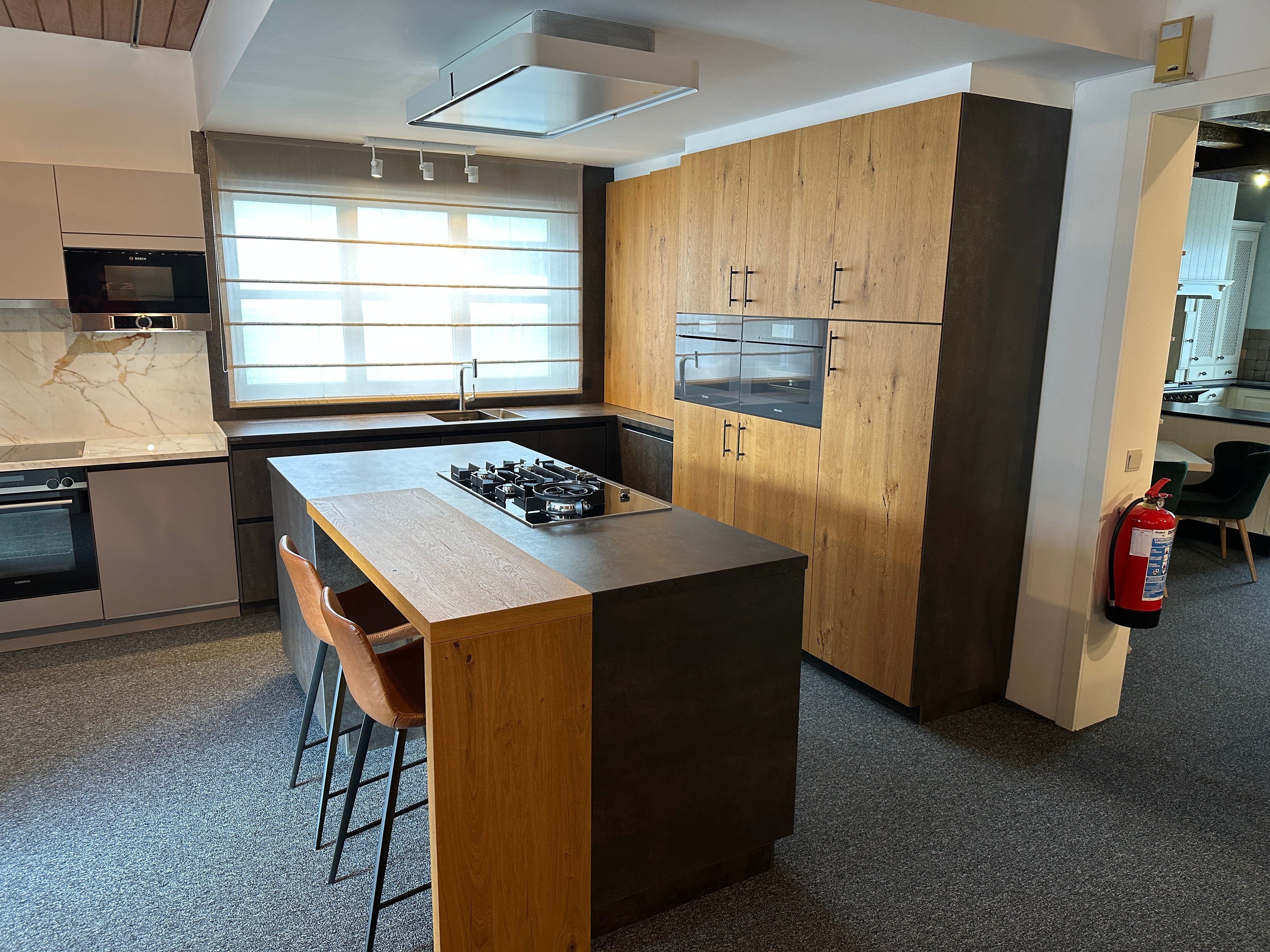 01704 - Beton- en houtlook eilandkeuken