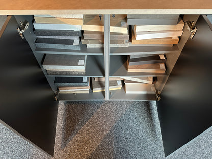 01712 - Moderne eilandkeuken met tafel