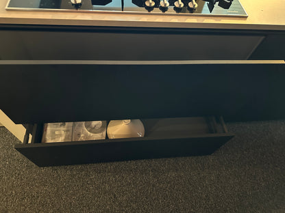 01712 - Moderne eilandkeuken met tafel
