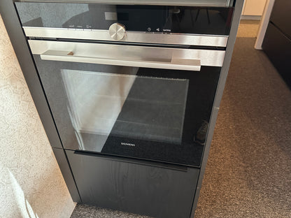 01712 - Moderne eilandkeuken met tafel