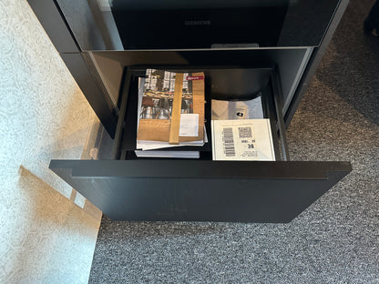 01712 - Moderne eilandkeuken met tafel