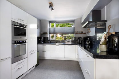 02748 - Witte hoekkeuken