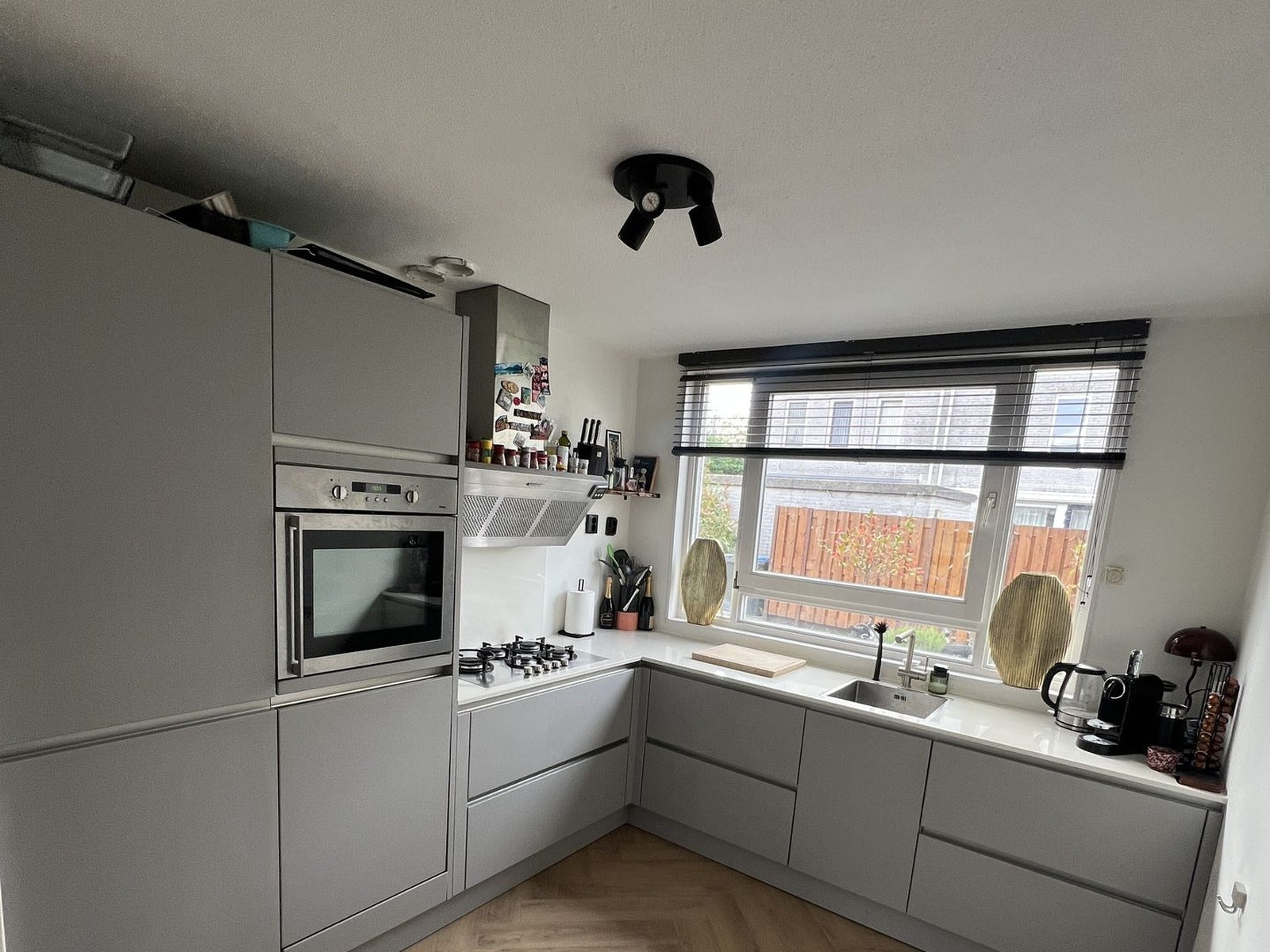 05137 - Bruynzeel grijze keuken
