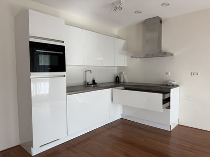 02700 - Hoogglans witte hoekkeuken