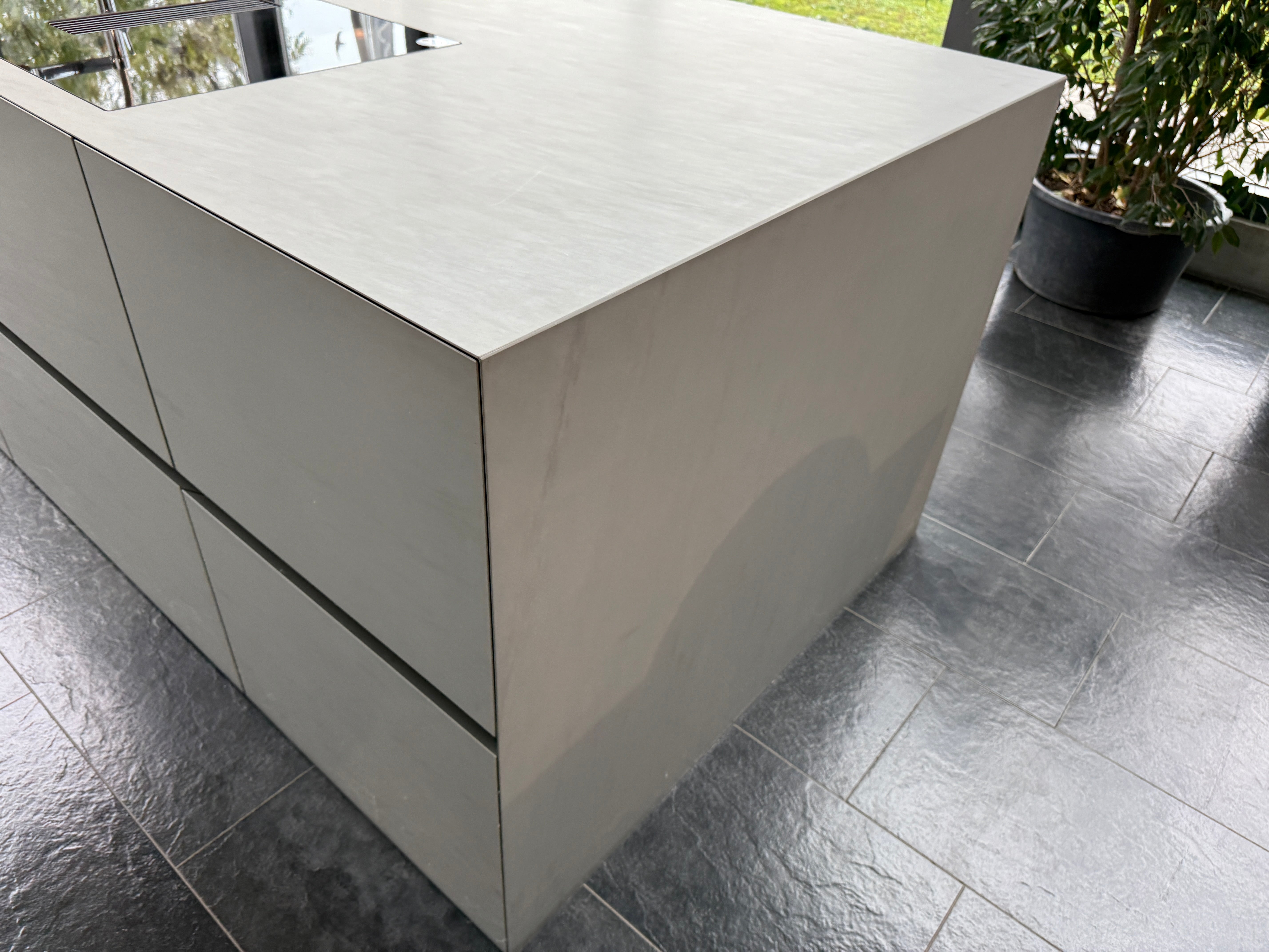 33973 - Island kitchen from Siematic with stone top 