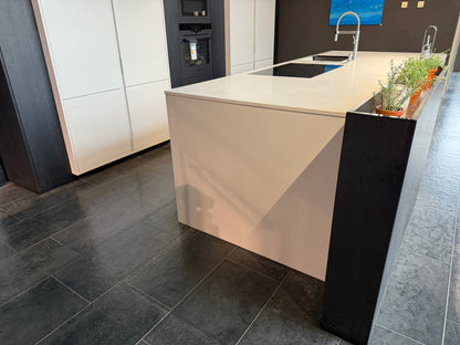 33974 - Siematic island kitchen with stone top 