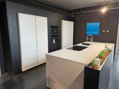 33974 - Siematic island kitchen with stone top 