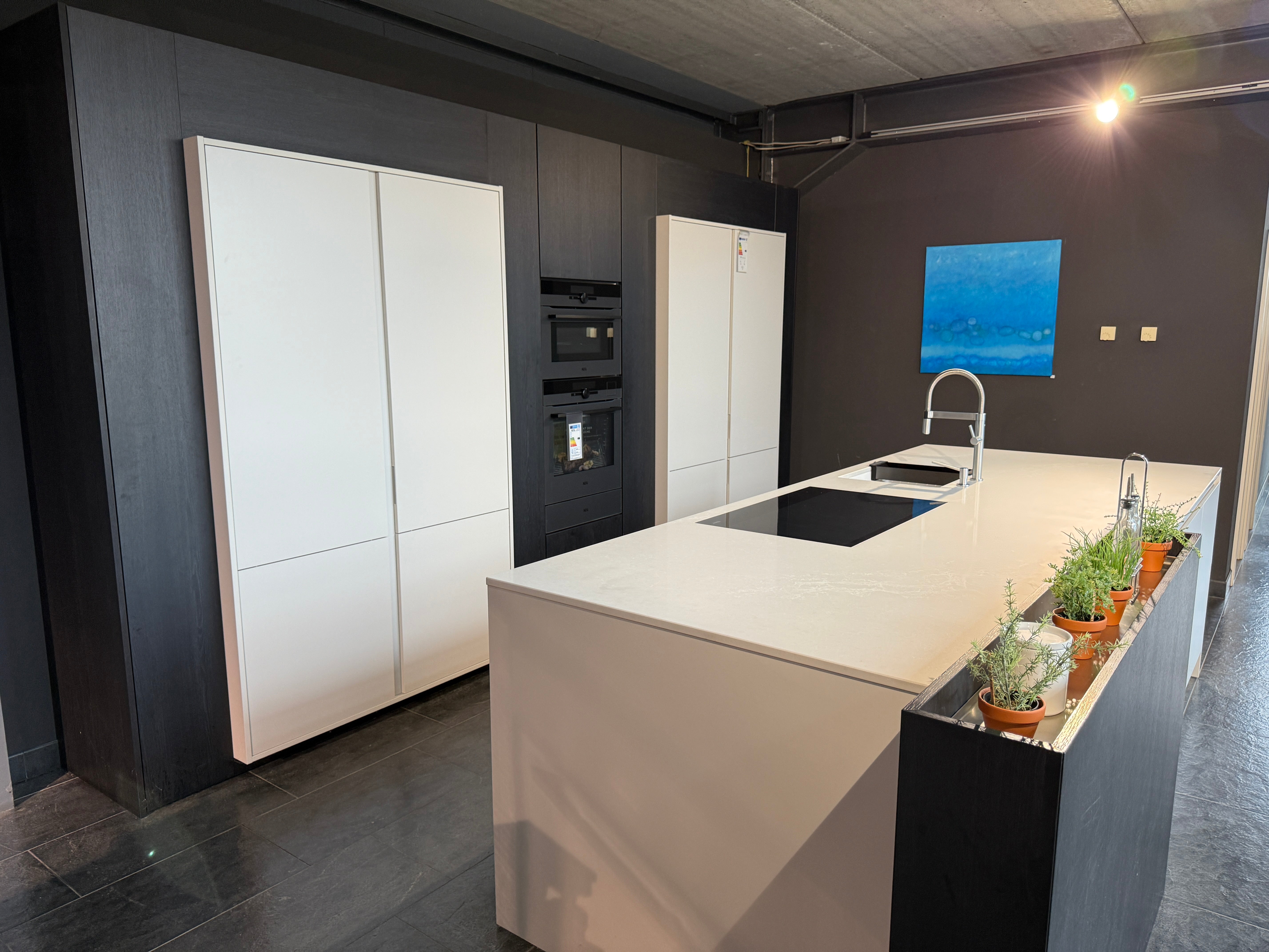 33974 - Siematic island kitchen with stone top 