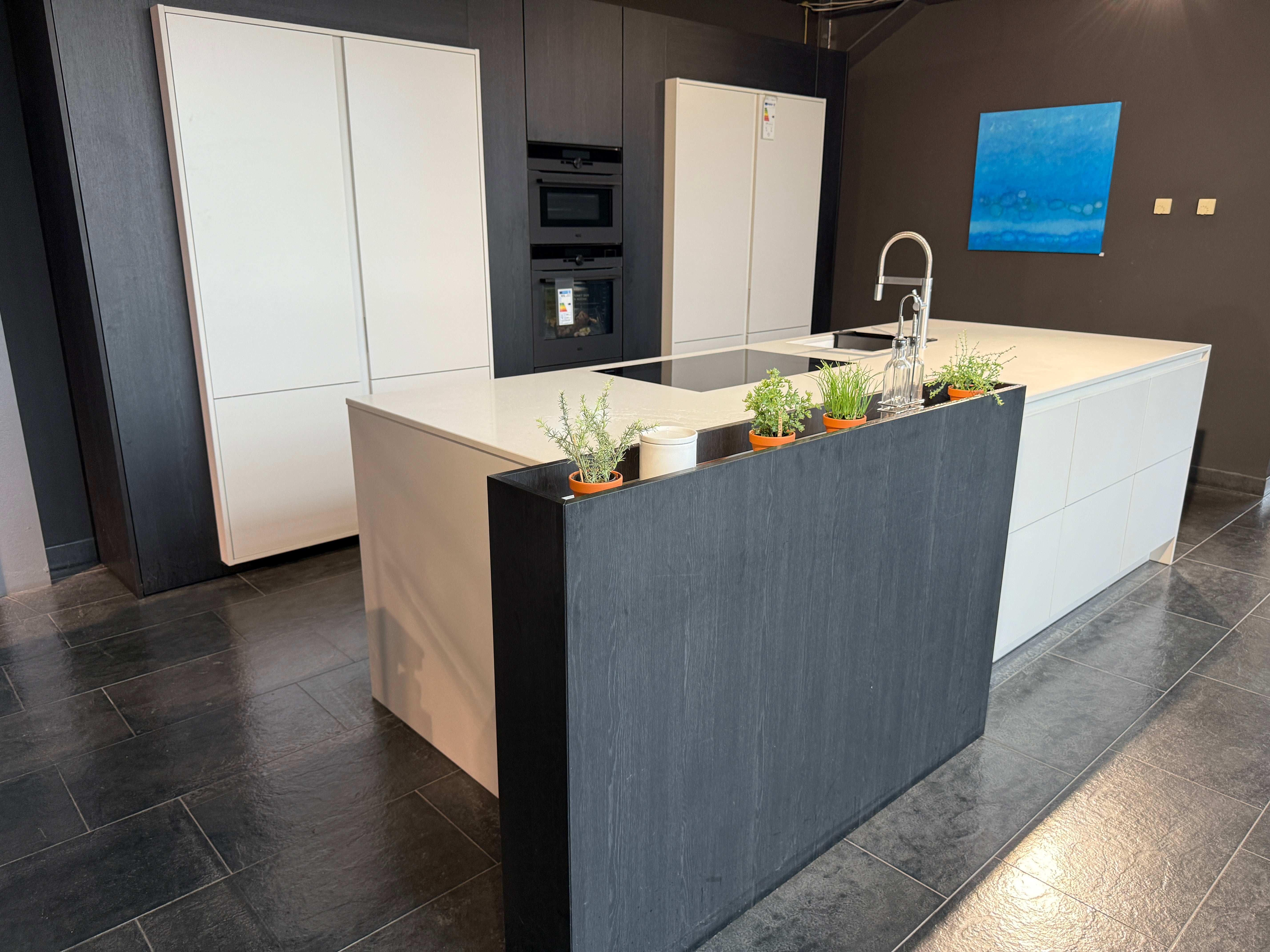 33974 - Siematic island kitchen with stone top 