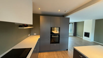 03124 - Grijze schiereiland keuken