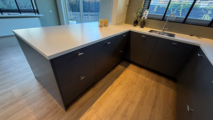 03124 - Grijze schiereiland keuken