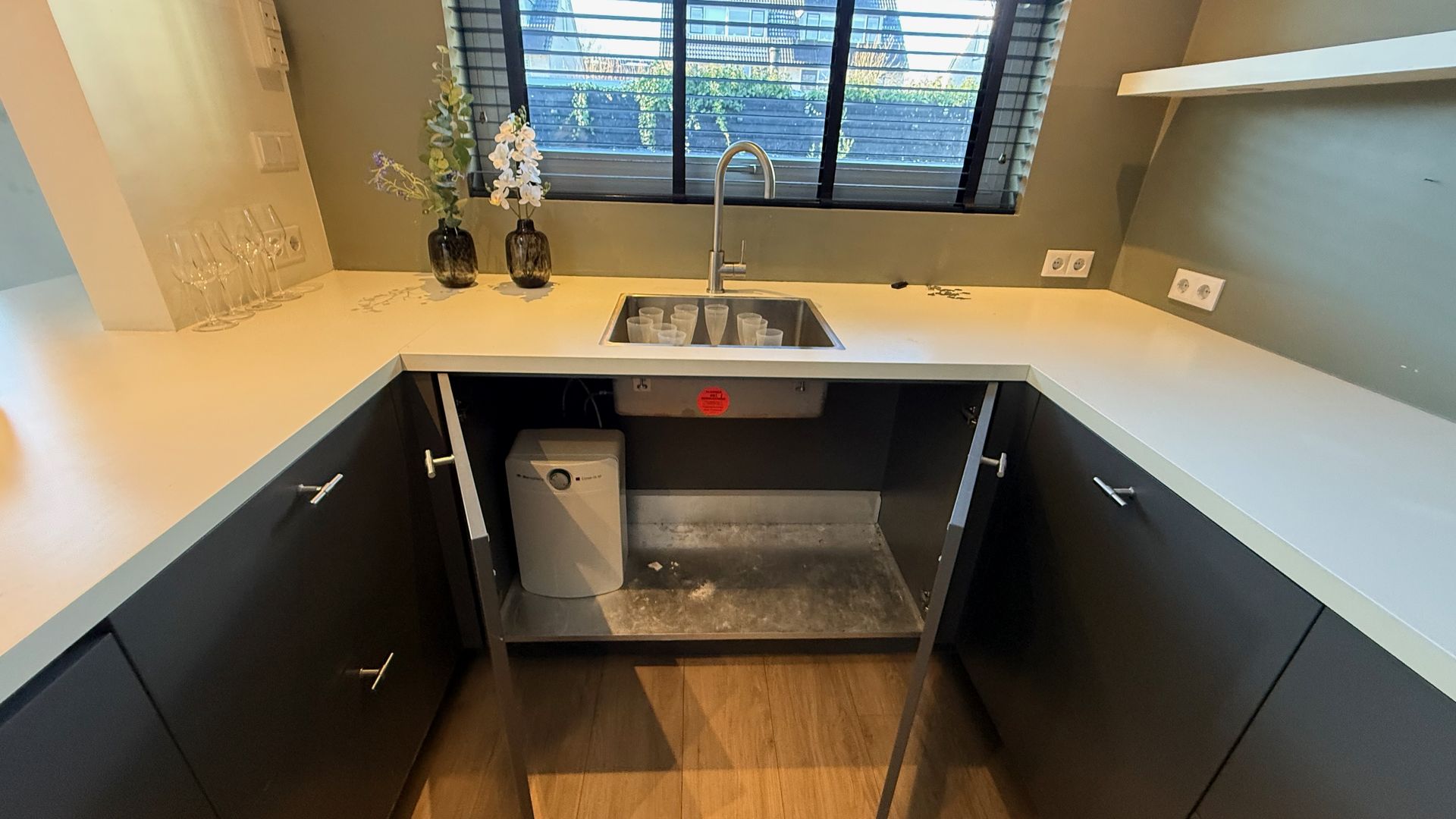 03124 - Grijze schiereiland keuken