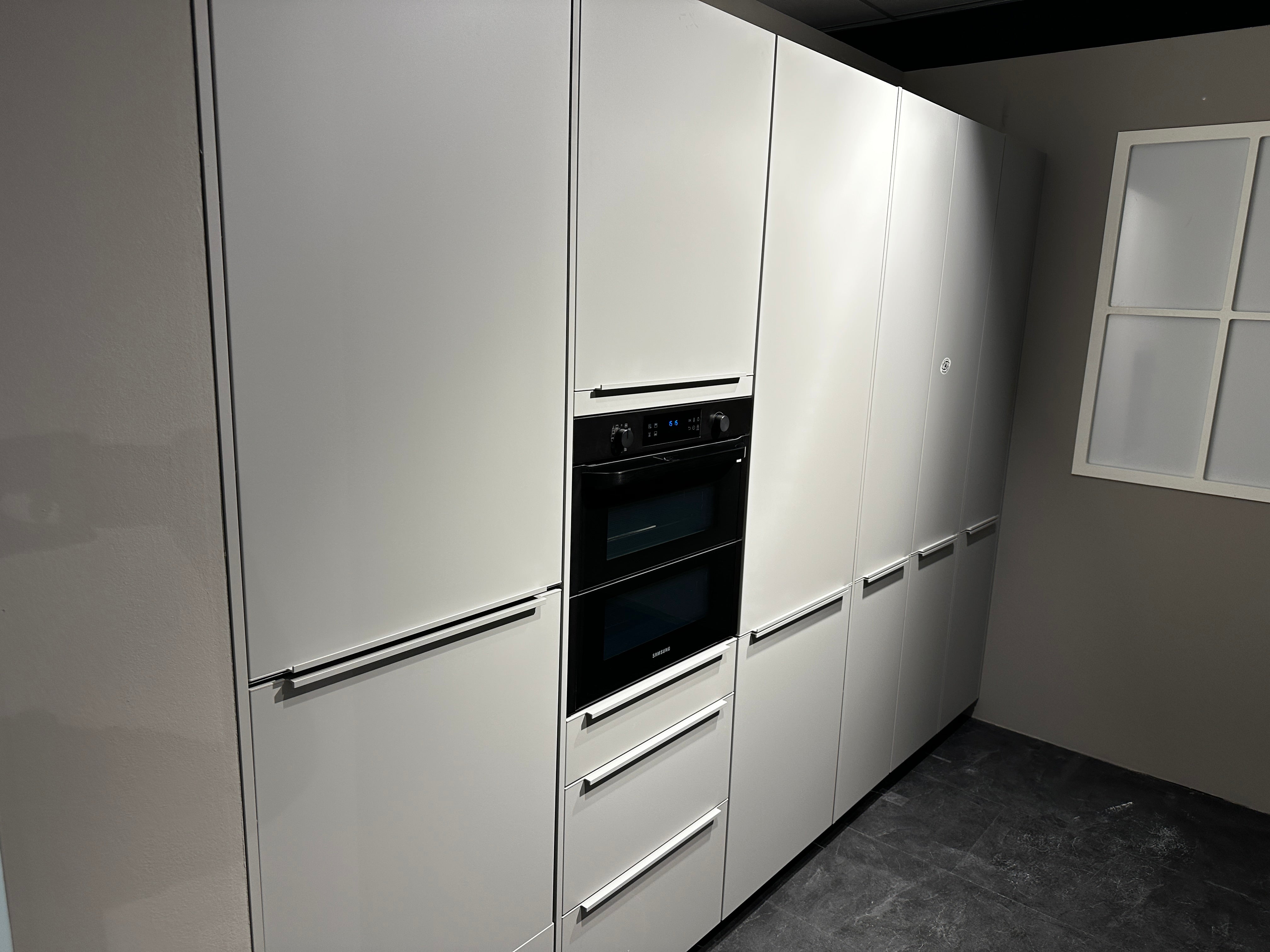 00776 - Steengrijze eilandkeuken