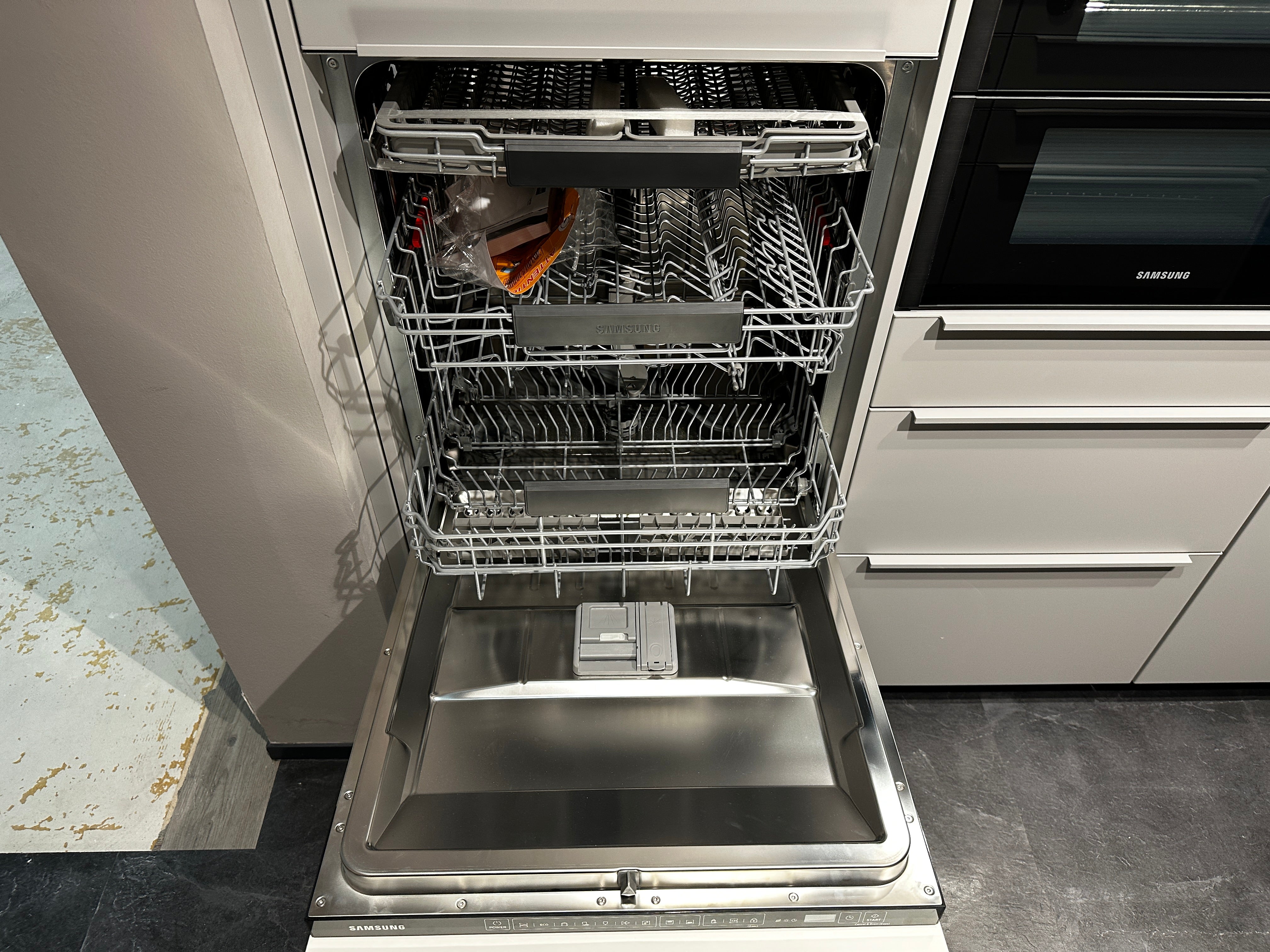 00776 - Steengrijze eilandkeuken