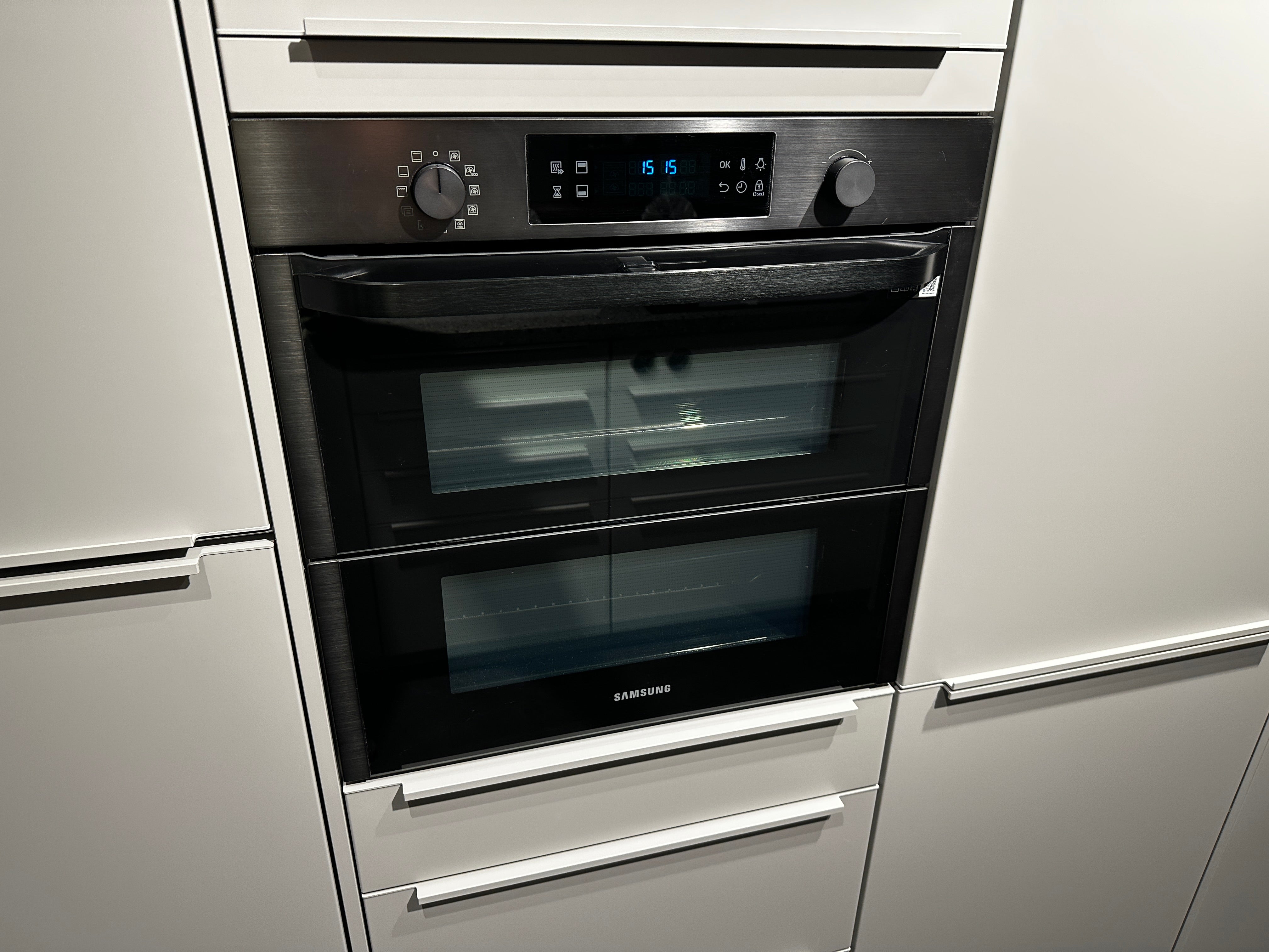 00776 - Steengrijze eilandkeuken