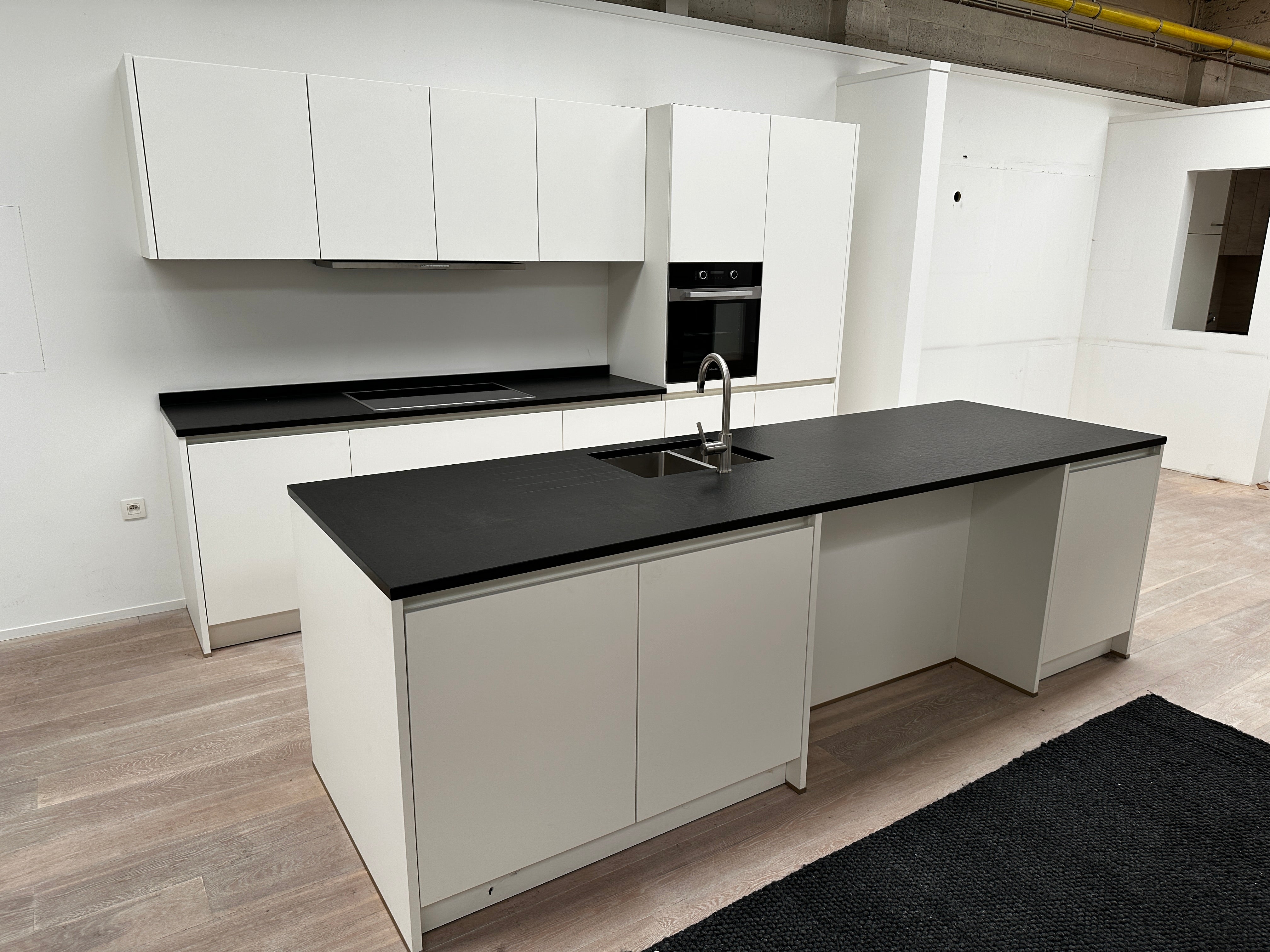 01077 - Witte eilandkeuken