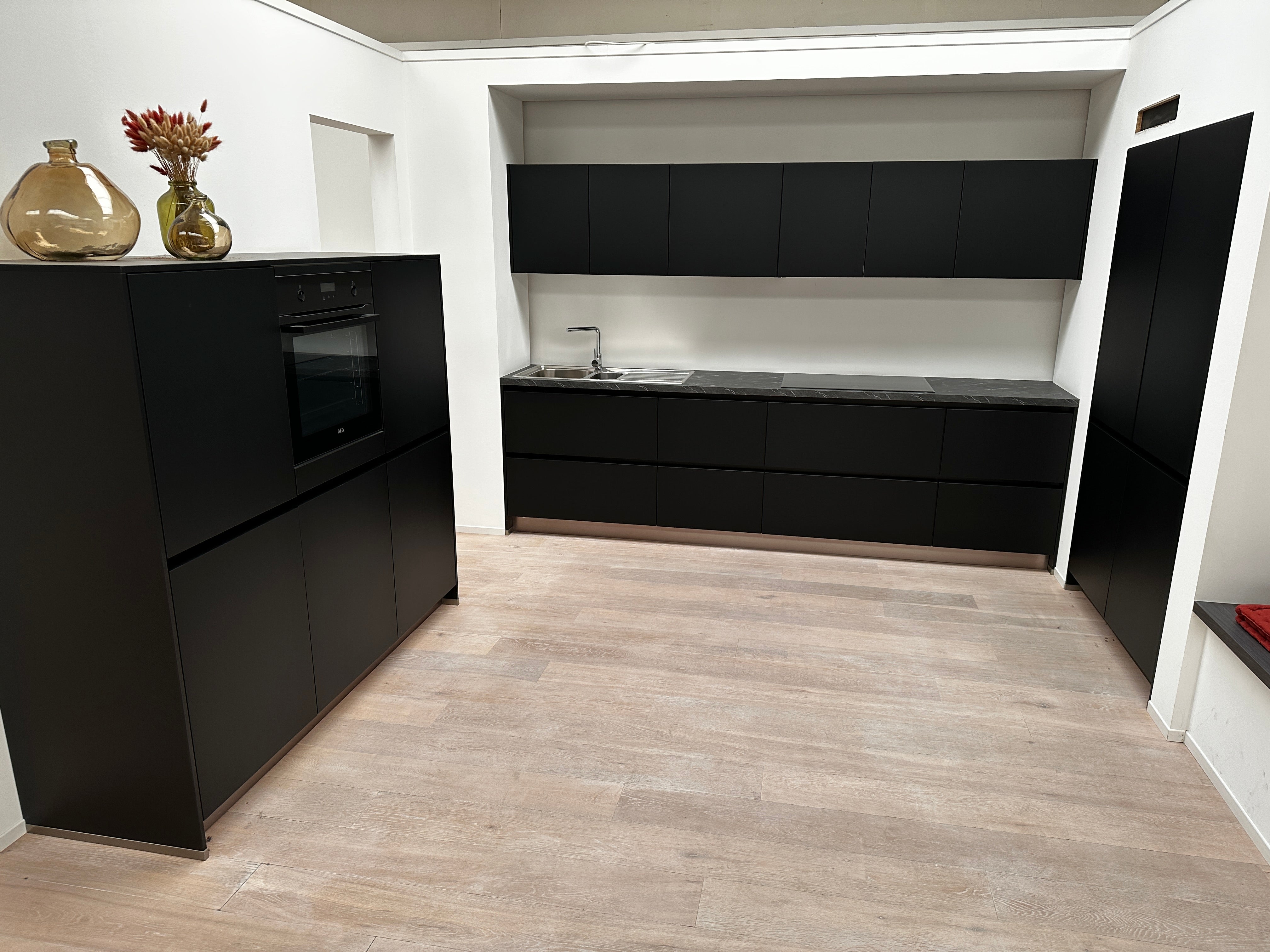 01079 - Zwarte Schüller keuken