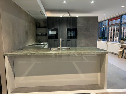 03164 - grijze schiereiland keuken