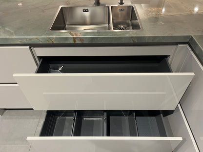 03164 - grijze schiereiland keuken