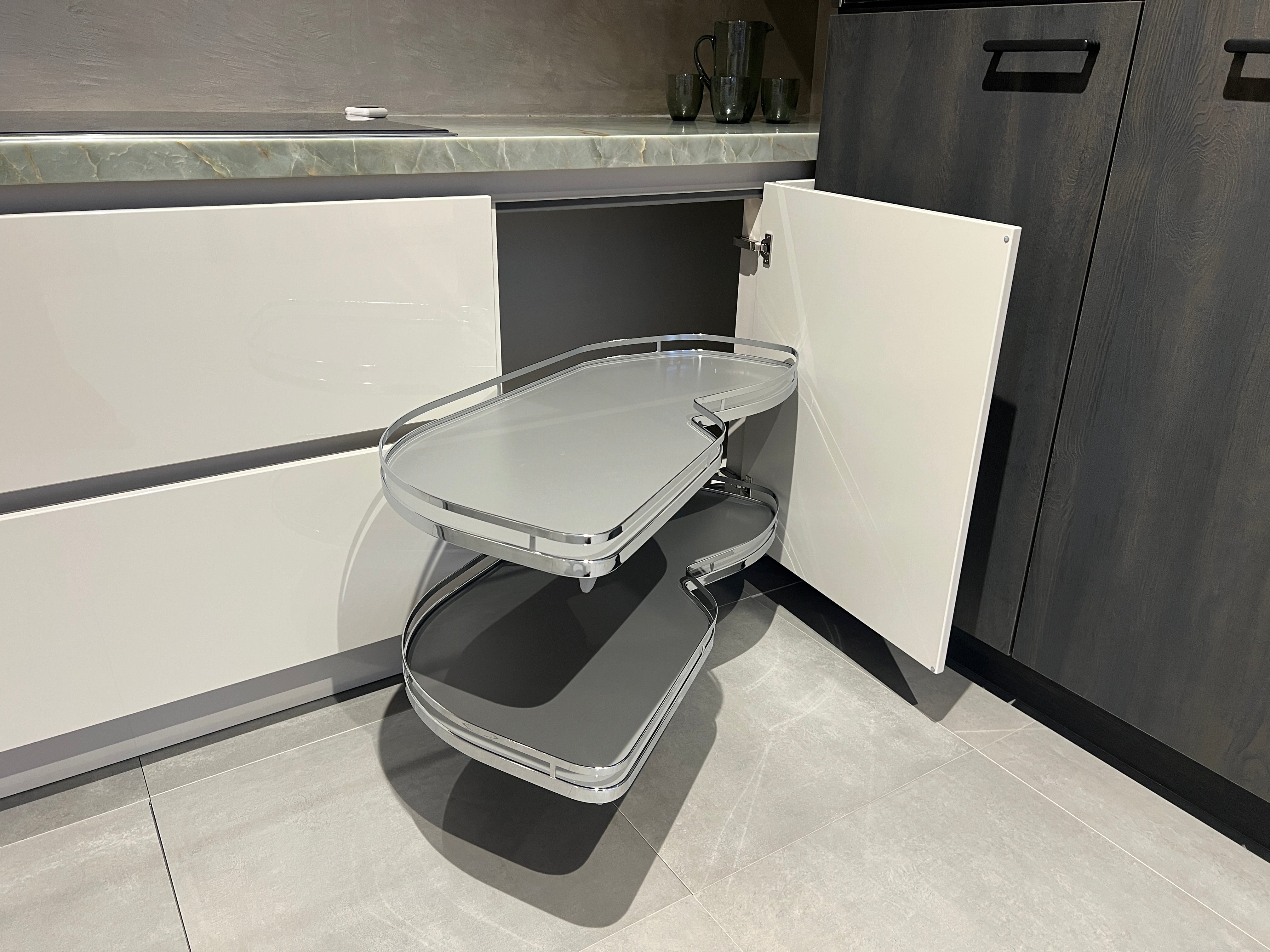 03164 - grijze schiereiland keuken