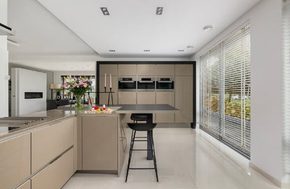 04629 - Hoogglans Siematic keuken met kastenwand