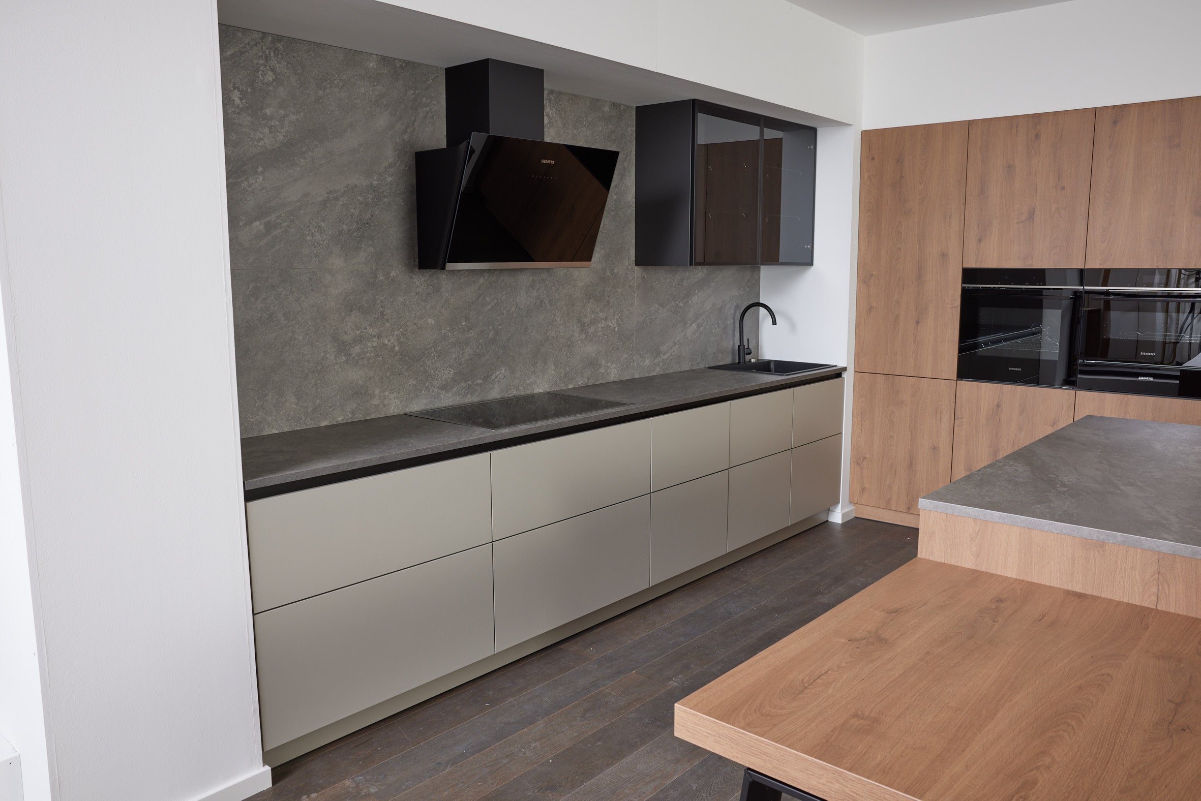 02736 - Kiezelgrijze Schuller keuken