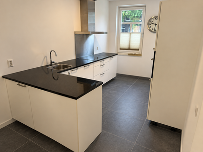 05570 - Witte schiereiland keuken