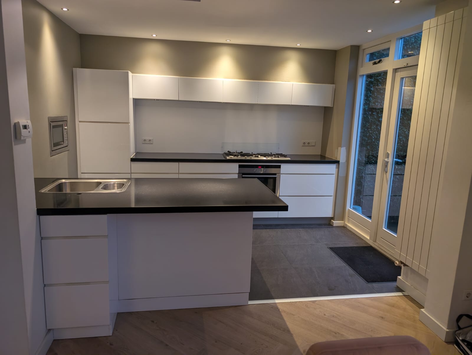 02520 - Witte schiereiland keuken