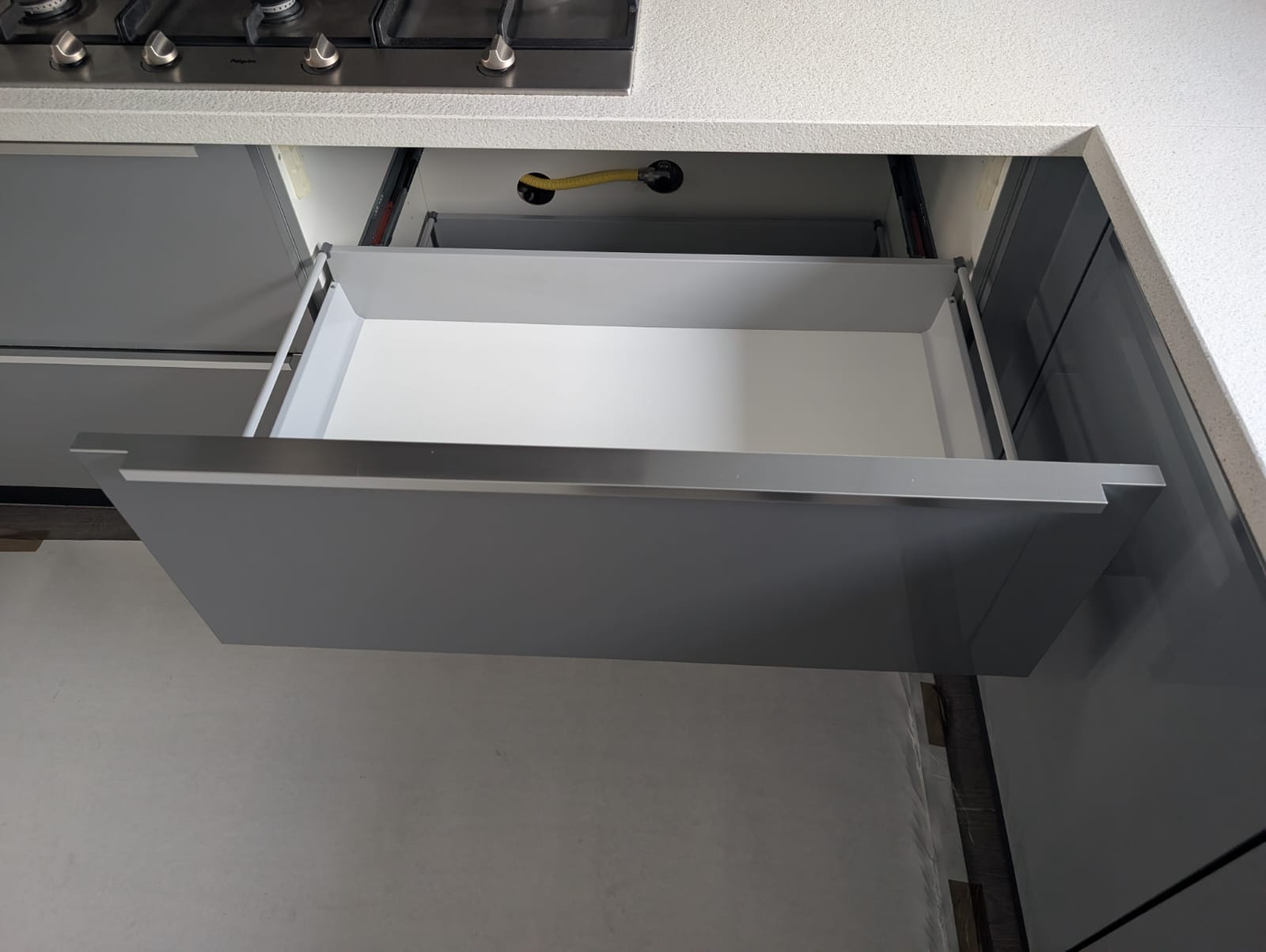 02636 - Grijze hoekkeuken