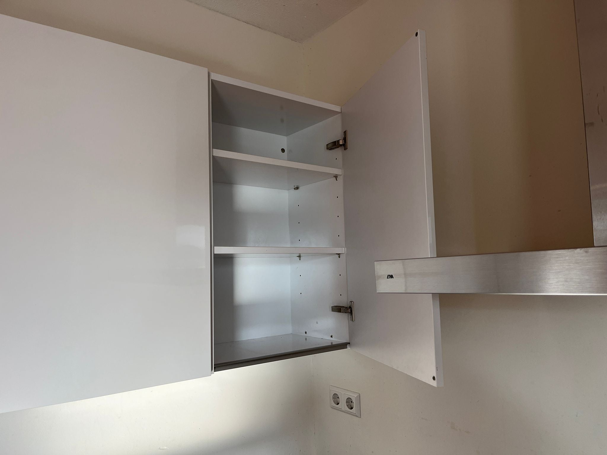 02700 - Hoogglans witte hoekkeuken