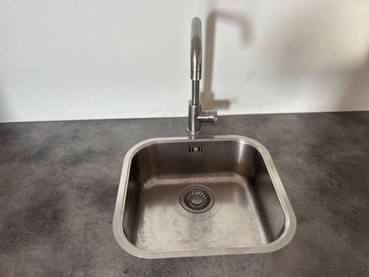 02700 - Hoogglans witte hoekkeuken