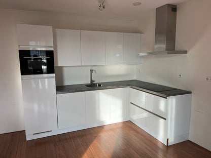 02700 - Hoogglans witte hoekkeuken